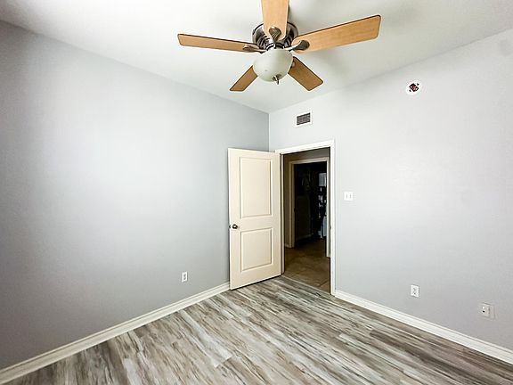 5th image of 901 Flour Bluff Dr