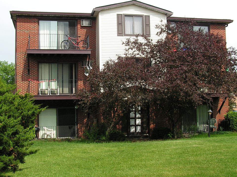 1st image of 613 W 65th St APT 2