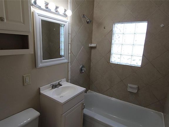 5th image of 3301 SE 19th St