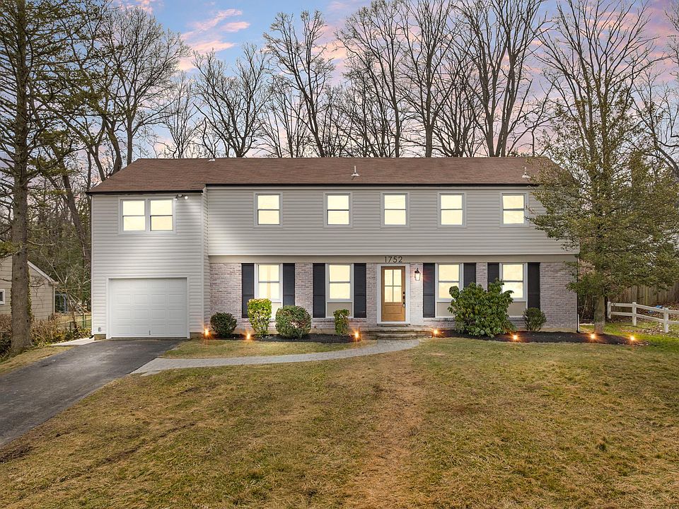 1st image of 1752 Lark Ln