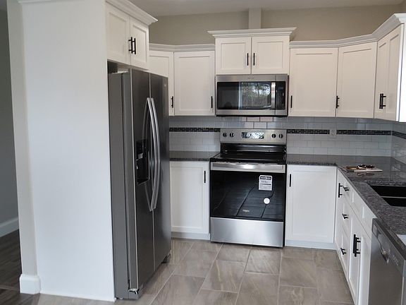 5th image of 40 Timber Ln
