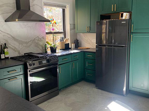 3rd image of 3138 W Schubert Ave #2F