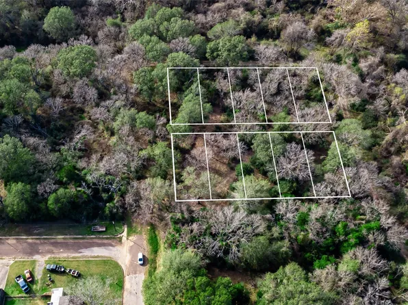 2 Baker St, Hempstead, TX 77445