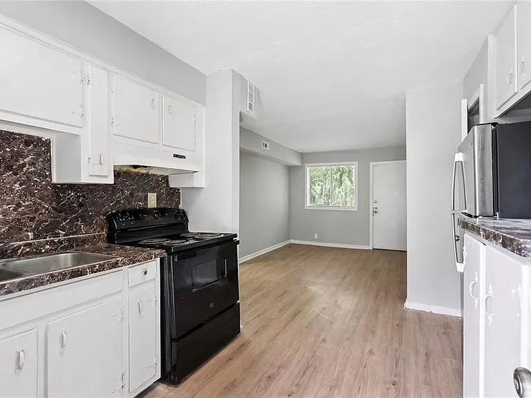 4855 College St #11 — Photo 3