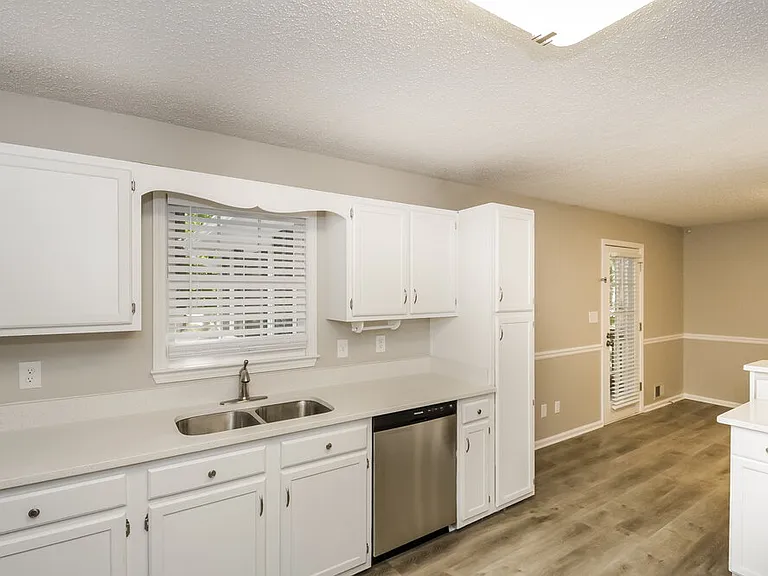 237 Vienna Way — Photo 10