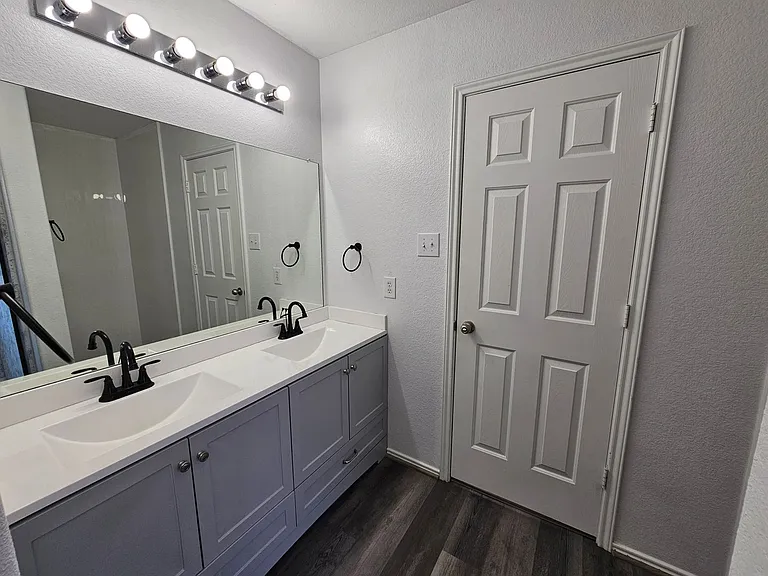 902 Fleming St — Photo 20