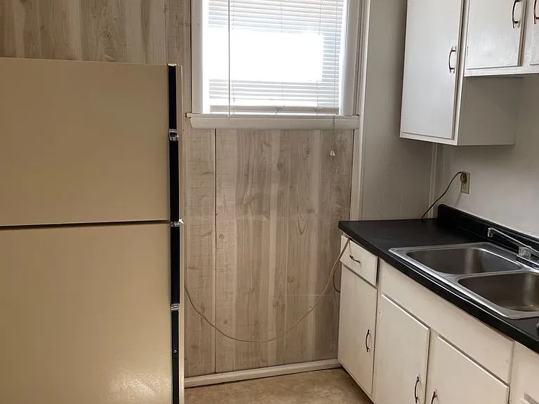 208 E Saint Joseph St — Photo 5