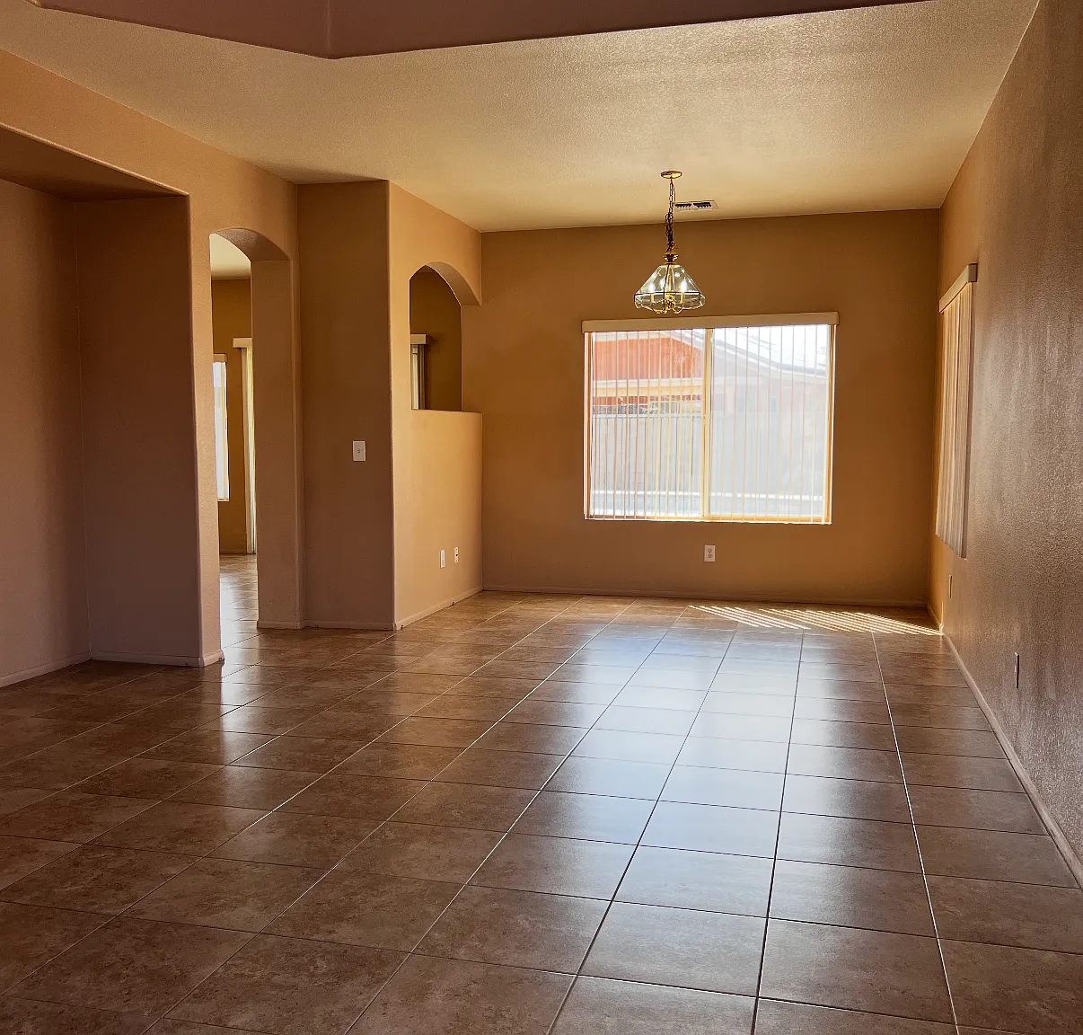 4 bed, 2.5 bath, 2055 sqft, $2,095 — Photo 2