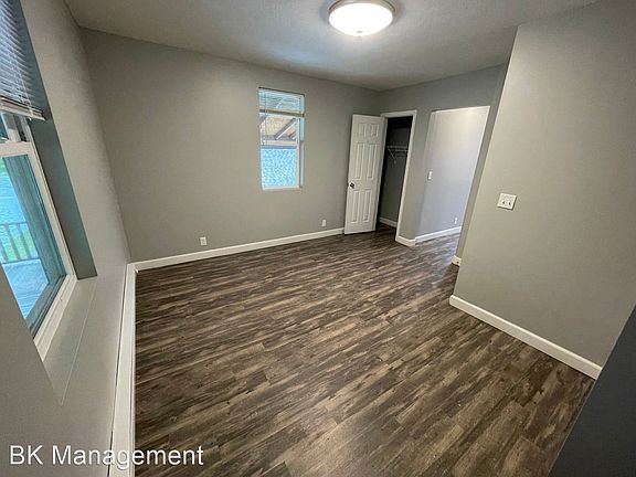 3rd image of 1723 Greenbush St #3