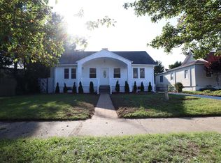 2492 Central Pkwy, Merrick, NY 11566