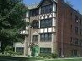 64 Pine Ave #3E, Riverside, IL 60546