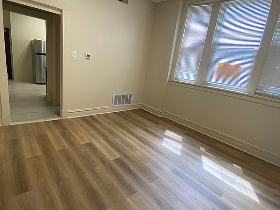 2nd image of 1956 W School St #1