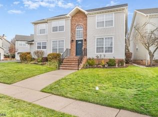 38 Whitehead Rd, Bridgewater, NJ 08807