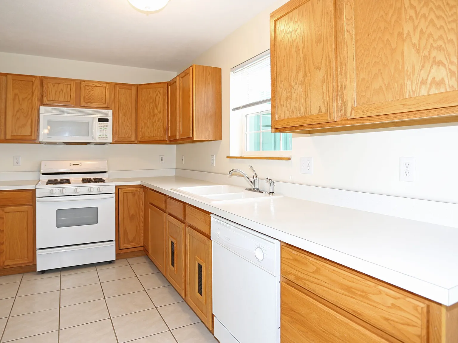 Bottchers Landing Apartments — Photo 2