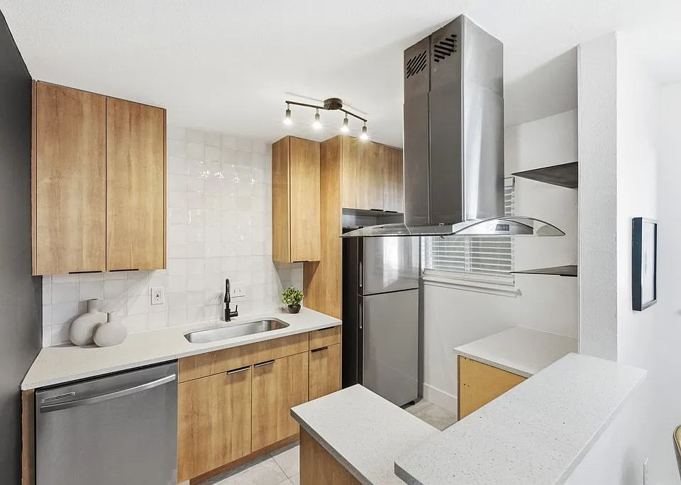 CrestHaus Apartments