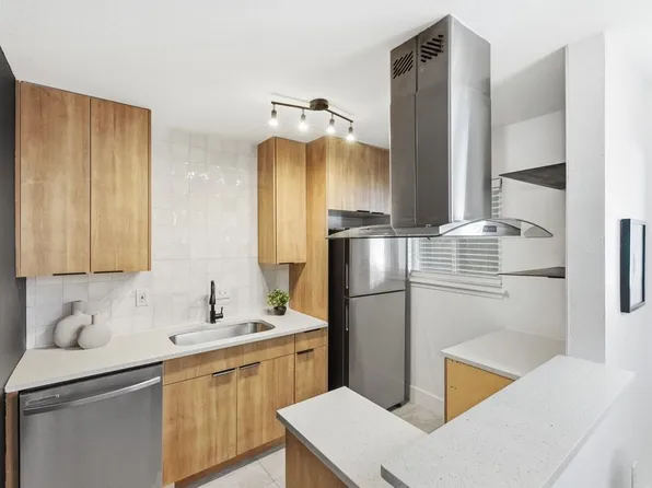 CrestHaus Apartments