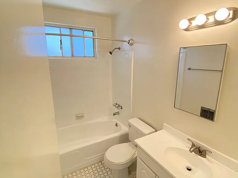 3415 Keystone Ave — Photo 6