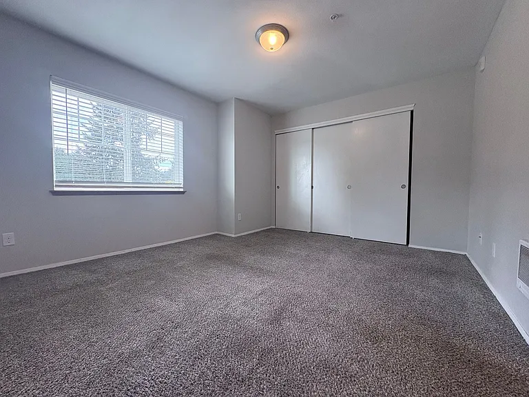 Park East & West Apartments — Photo 17