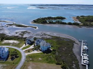 110 Pintail Ln, Harkers Island, NC 28531