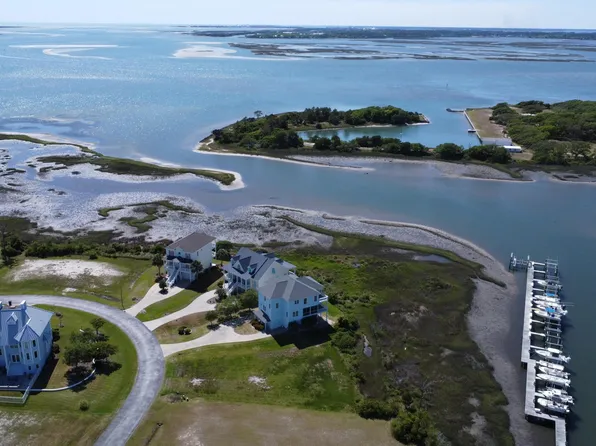110 Pintail Lane, Harkers Island, NC 28531