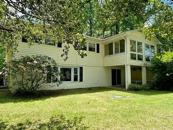 4th image of 1850 S Lakeshore Dr