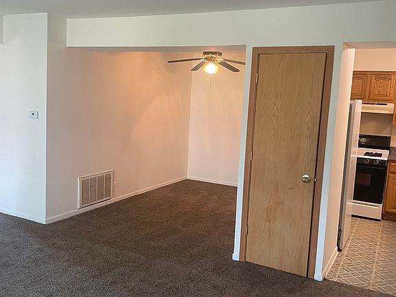 3rd image of 4821 W 109th St APT 201