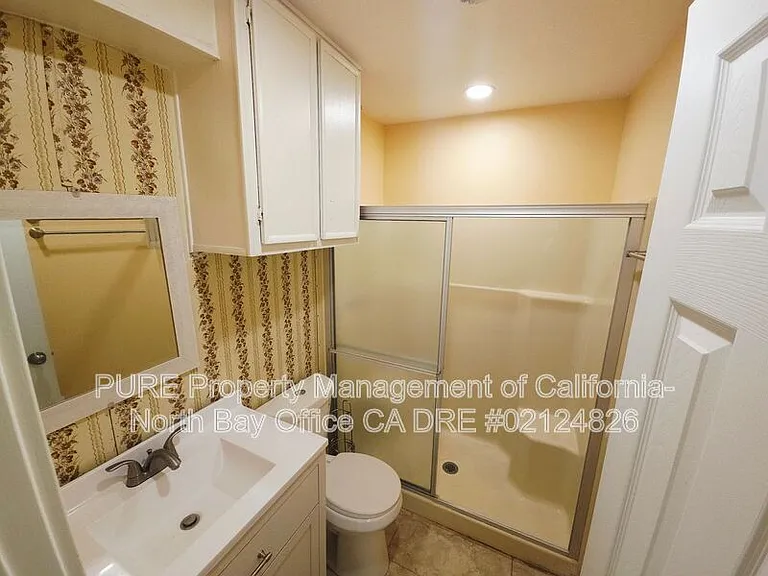 927 N Oak St — Photo 11