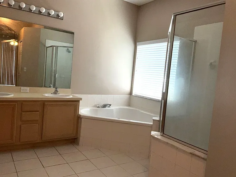 1318 Lake Biscayne Way — Photo 19