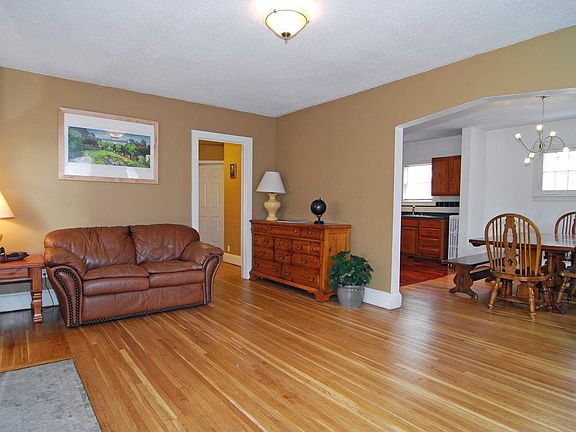 5th image of 3015 Knox Ave N