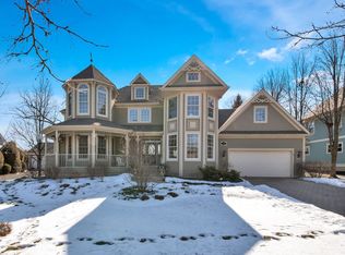 695 Hill Ave, Glen Ellyn, IL