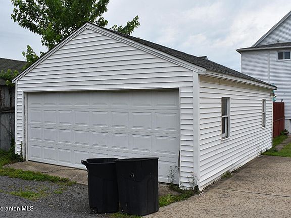 4th image of 1349 Dartmouth St
