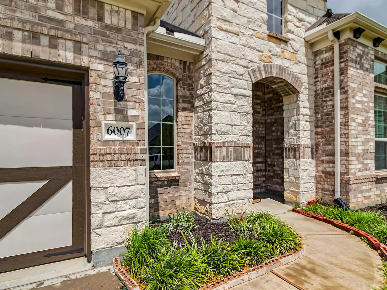 4 bed, 3.0 bath, 3192 sqft, $2,900 — Photo 4