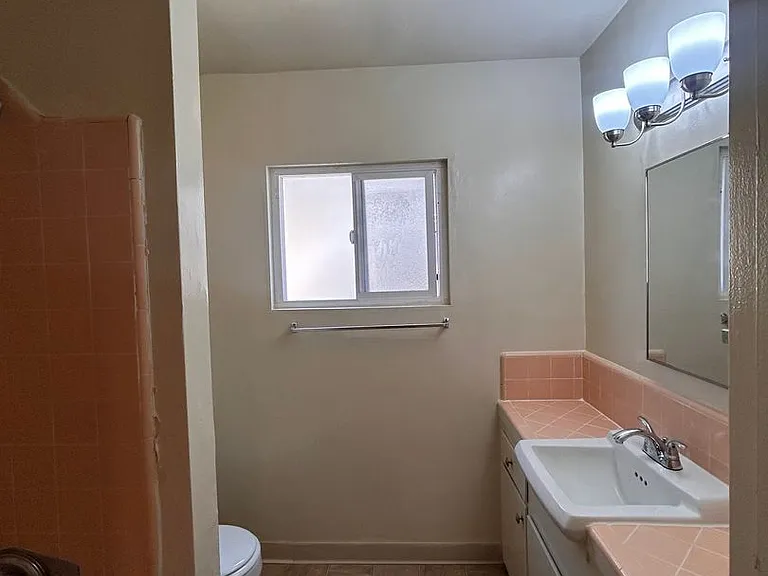 521 S Grevillea Ave — Photo 15