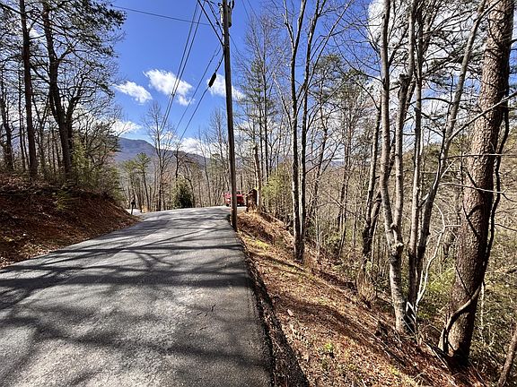 5th image of 2 Deer Path Ln