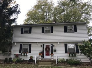 1010 Meadowview Dr, Mendota, IL 61342