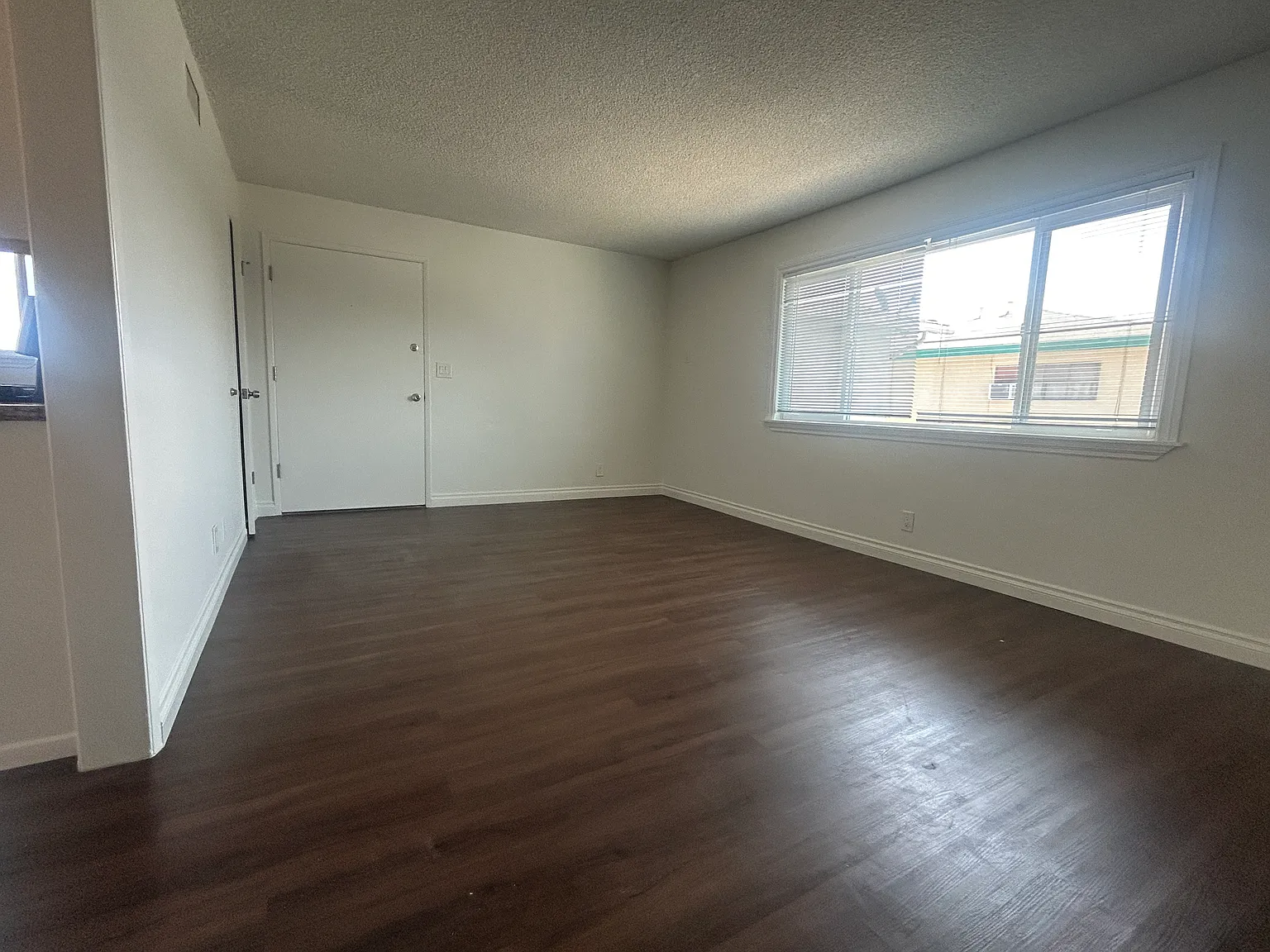 2 bed, 800 sqft, $2,500 — Photo 4