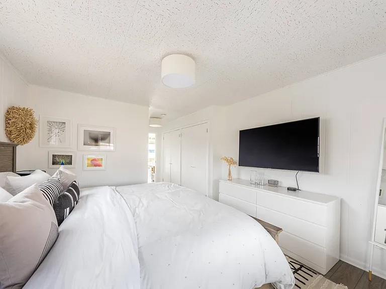 351 E Lake Dr — Photo 15