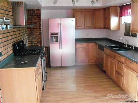3rd image of 975 Truman St