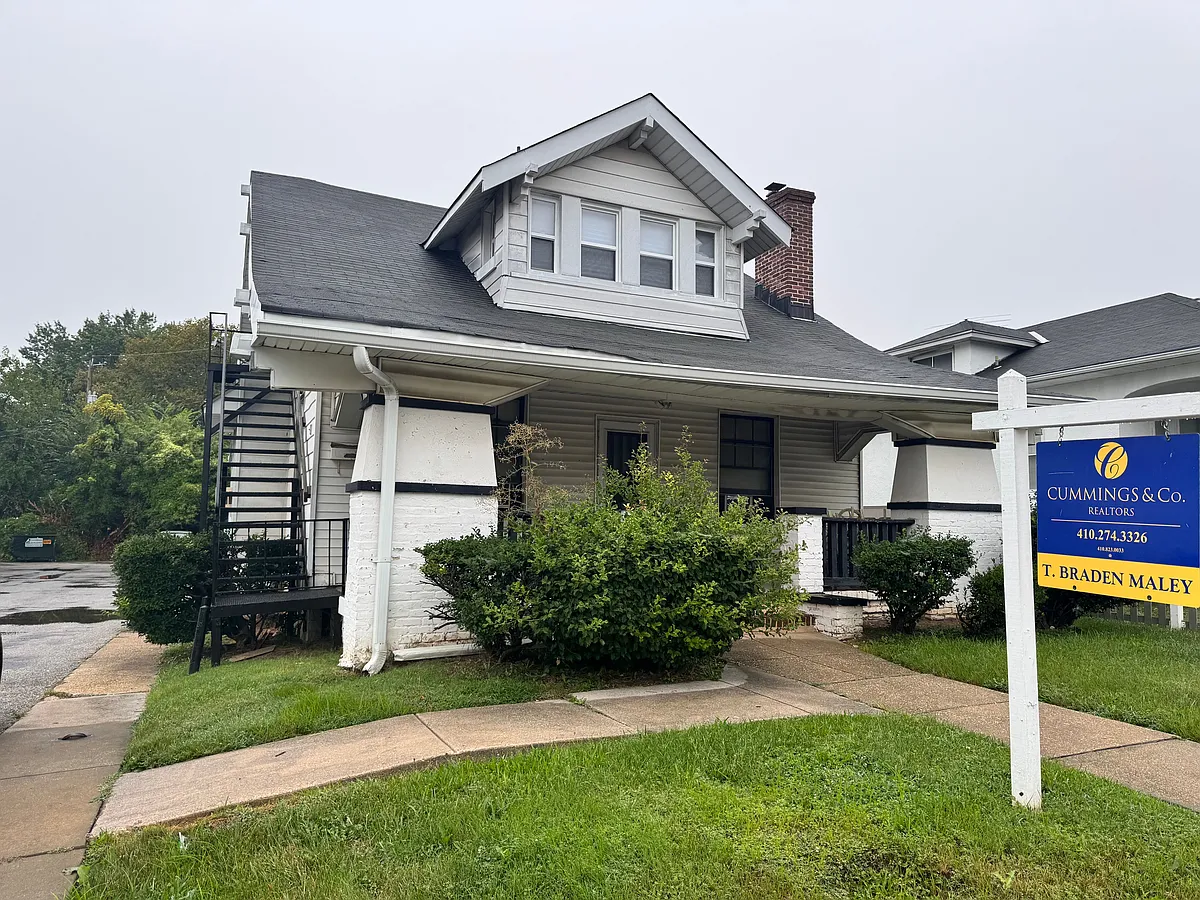 The Main Entrance for Unit 1A and stairs for Unit 2. As well as where all mailboxes are located. - 5904 Harford Rd