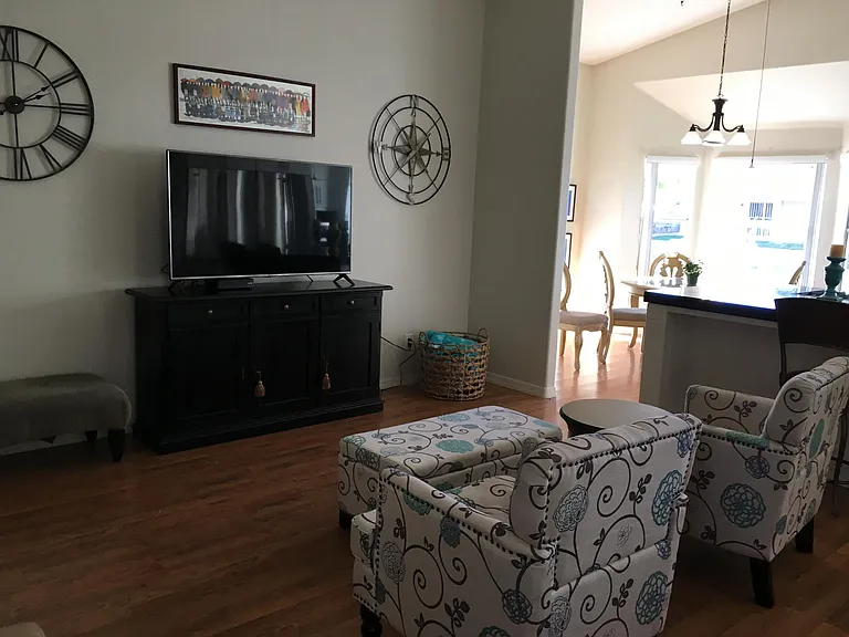 Living room to eating area