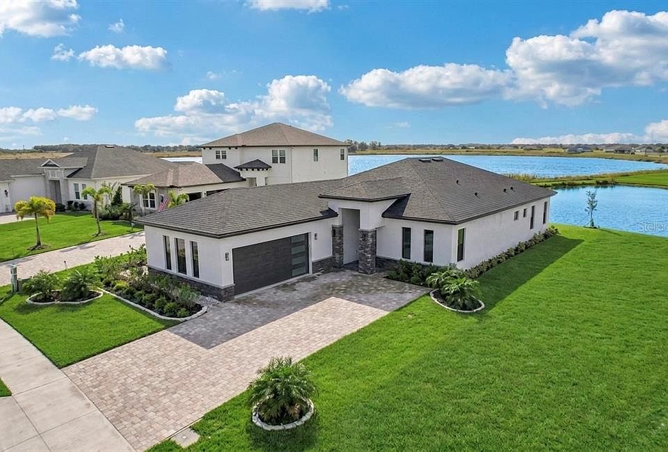1st image of 224 Valencia Ridge Dr