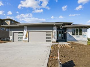 15705 Hickory Dr, Urbandale, IA 50323