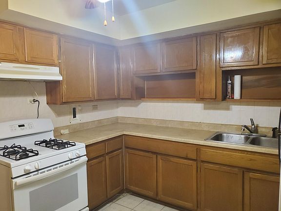 5th image of 1109 Holiday Ln APT 13