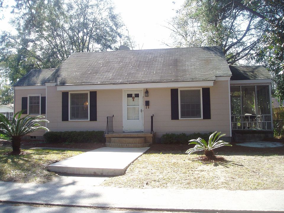 Exterior Front W/Screened Porch