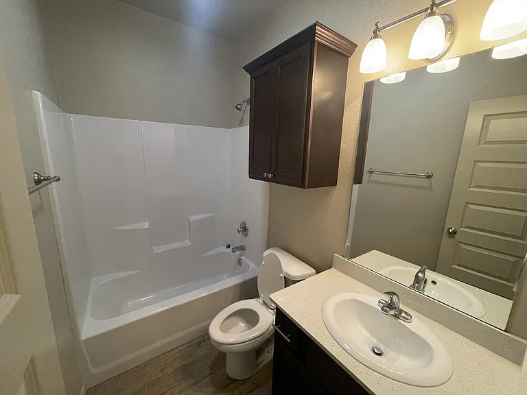 6704 Pontiac Ave — Photo 8