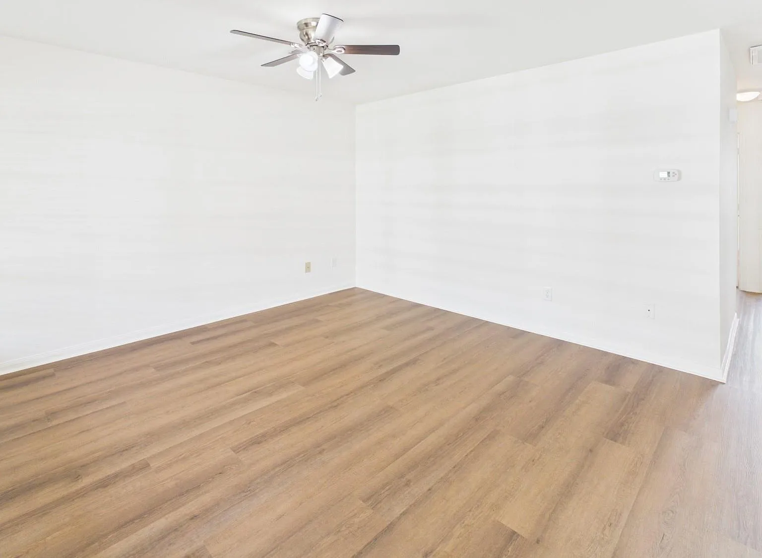 2 bed, 1.0 bath, 994 sqft, $1,400 — Photo 3