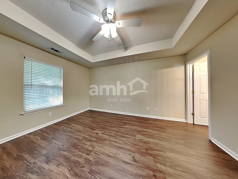 117 W Tisbury Ln — Photo 8