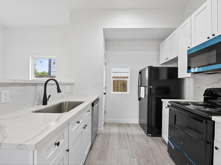 9009 Hilda St — Photo 5