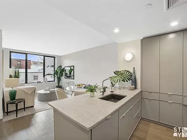 194 21st St #2C, Brooklyn, NY 11232