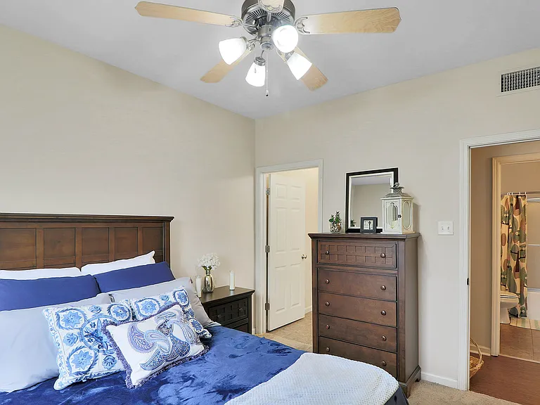 University Park Apartments — Photo 9